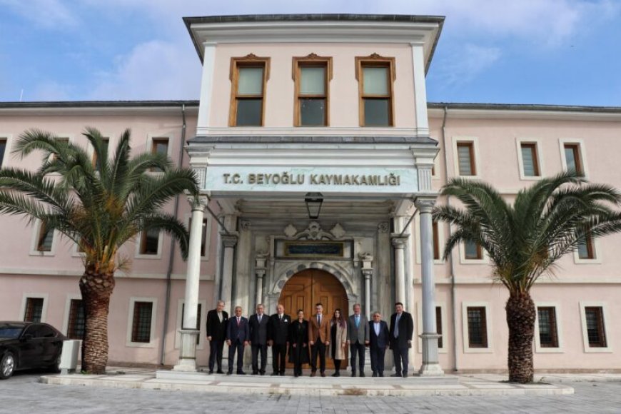 İstanbul Beyoğlu'nda Faaliyet Gösteren Esnaf Odası Temsilcileri Beyoğlu Kaymakamı Sn. Can Aksoy’u Makamında Ziyaret Etti