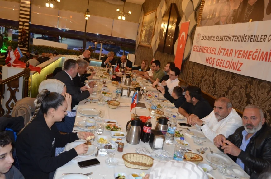 İKİ YAKADA İFTAR COŞKUSU