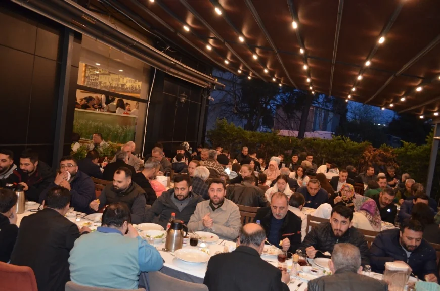 İKİ YAKADA İFTAR COŞKUSU