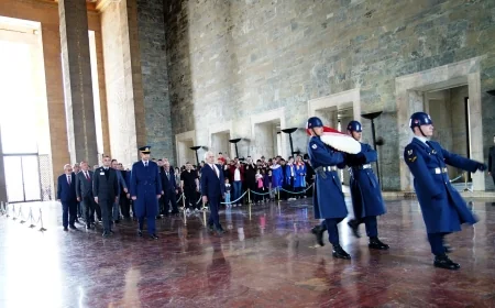 İstanbul Elektrik Teknisyenleri Odası Başkanı Osman Yeşilyurt’tan Anıtkabir’e Anlamlı Ziyaret